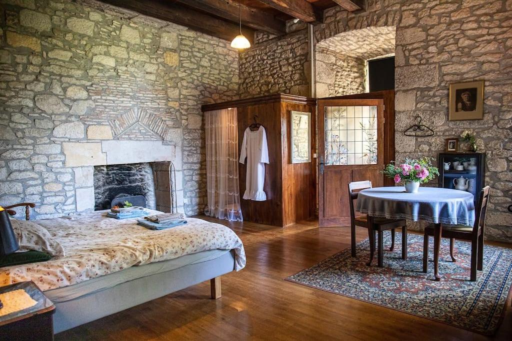 Chateau Barayre - Beautiful 12Th Century Castle With Pool And Large Garden Laussou Exterior photo